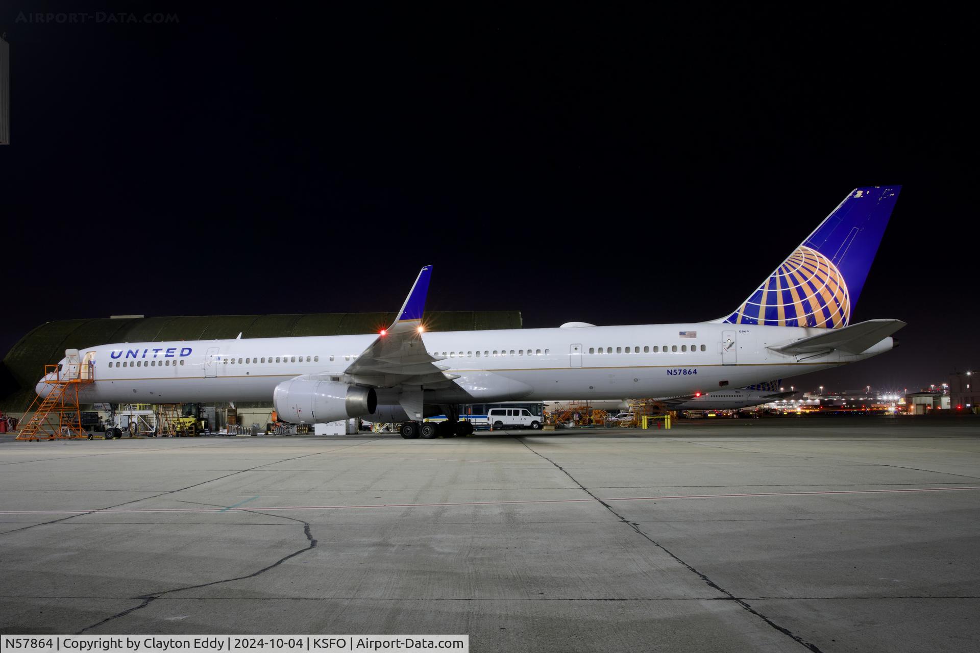 N57864, 2001 Boeing 757-33N C/N 32588, SFO 2024.