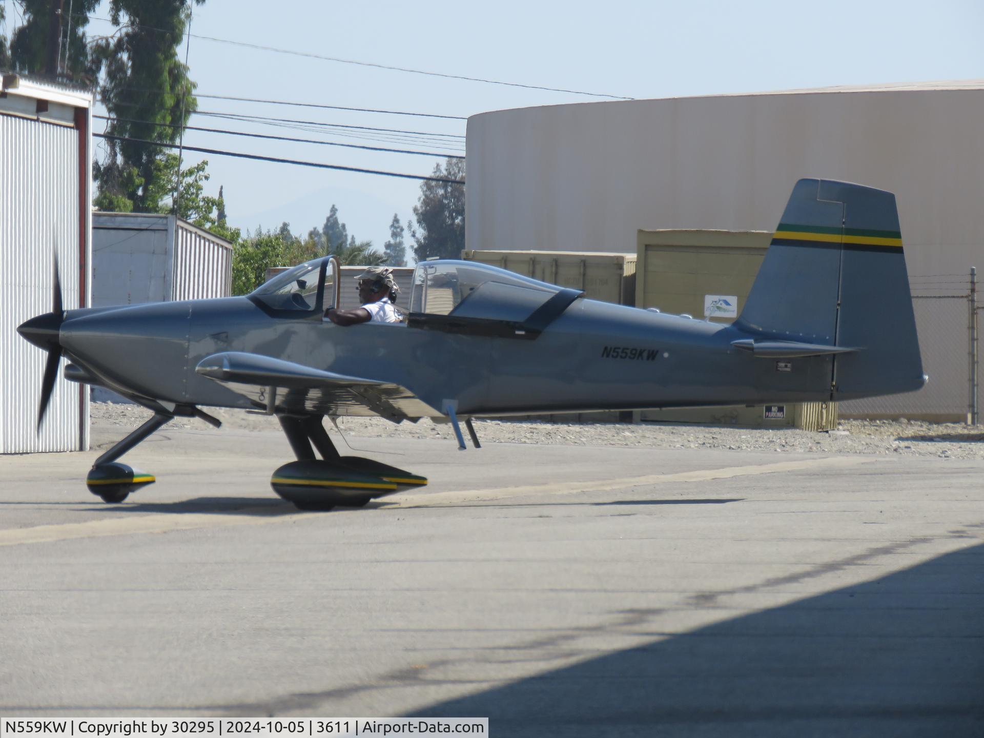 N559KW, Vans RV-9A C/N 90770, Stopping at hanger
