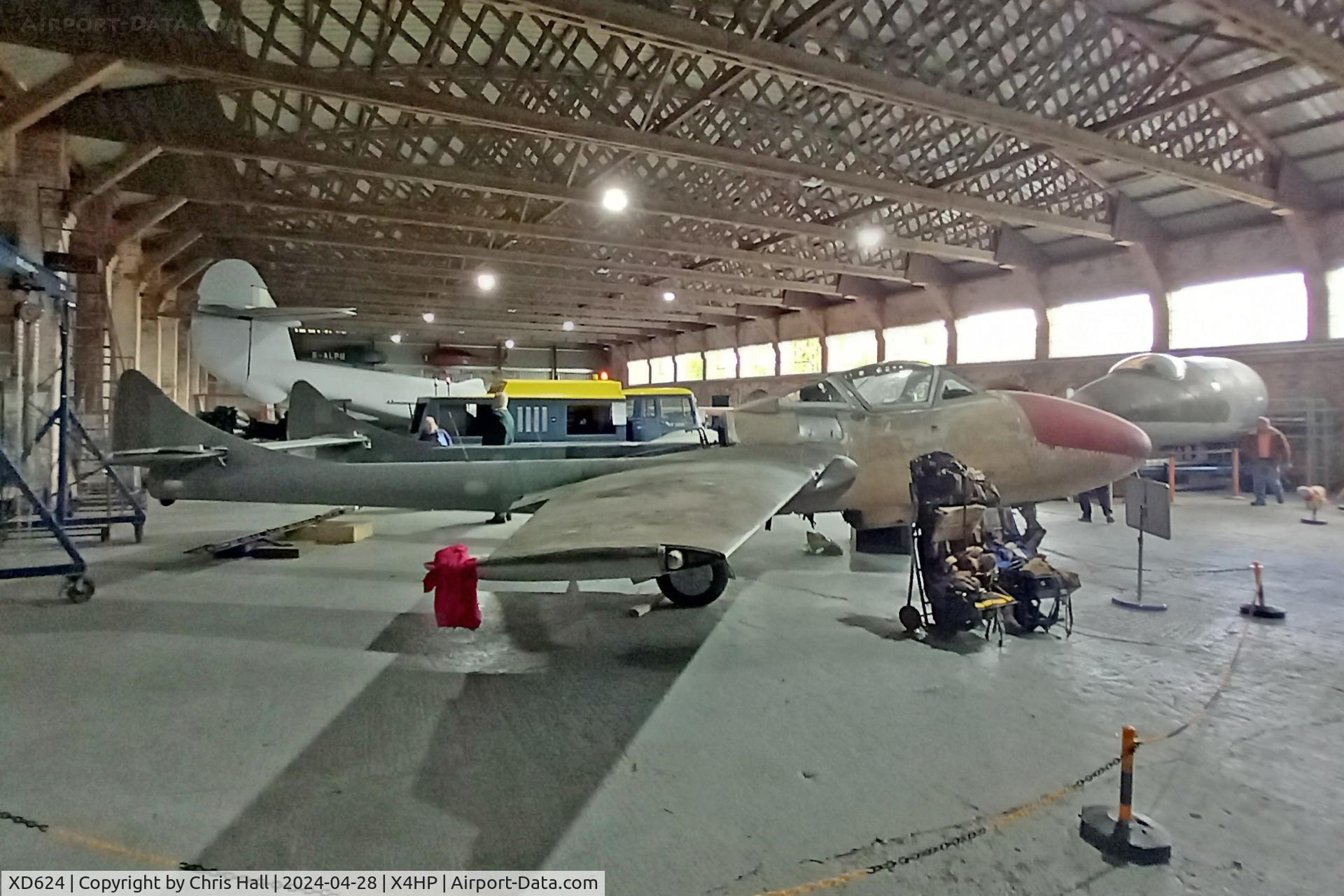 XD624, De Havilland DH-115 Vampire T.11 C/N 15449, Hooton Park
