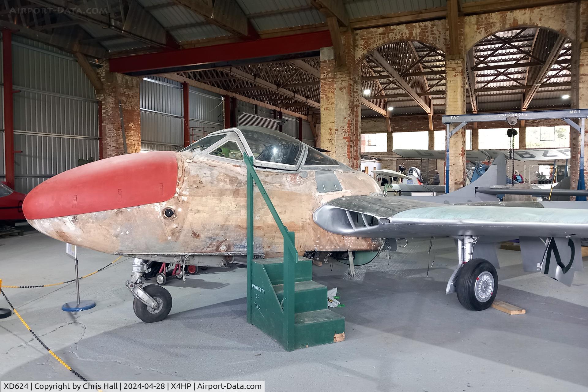 XD624, De Havilland DH-115 Vampire T.11 C/N 15449, Hooton Park