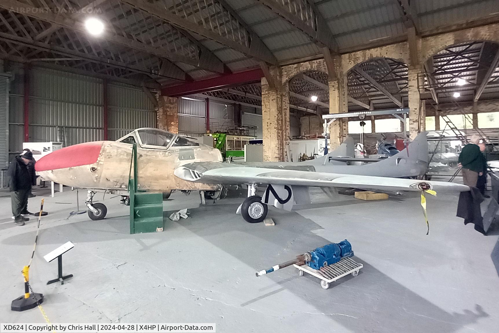 XD624, De Havilland DH-115 Vampire T.11 C/N 15449, Hooton Park