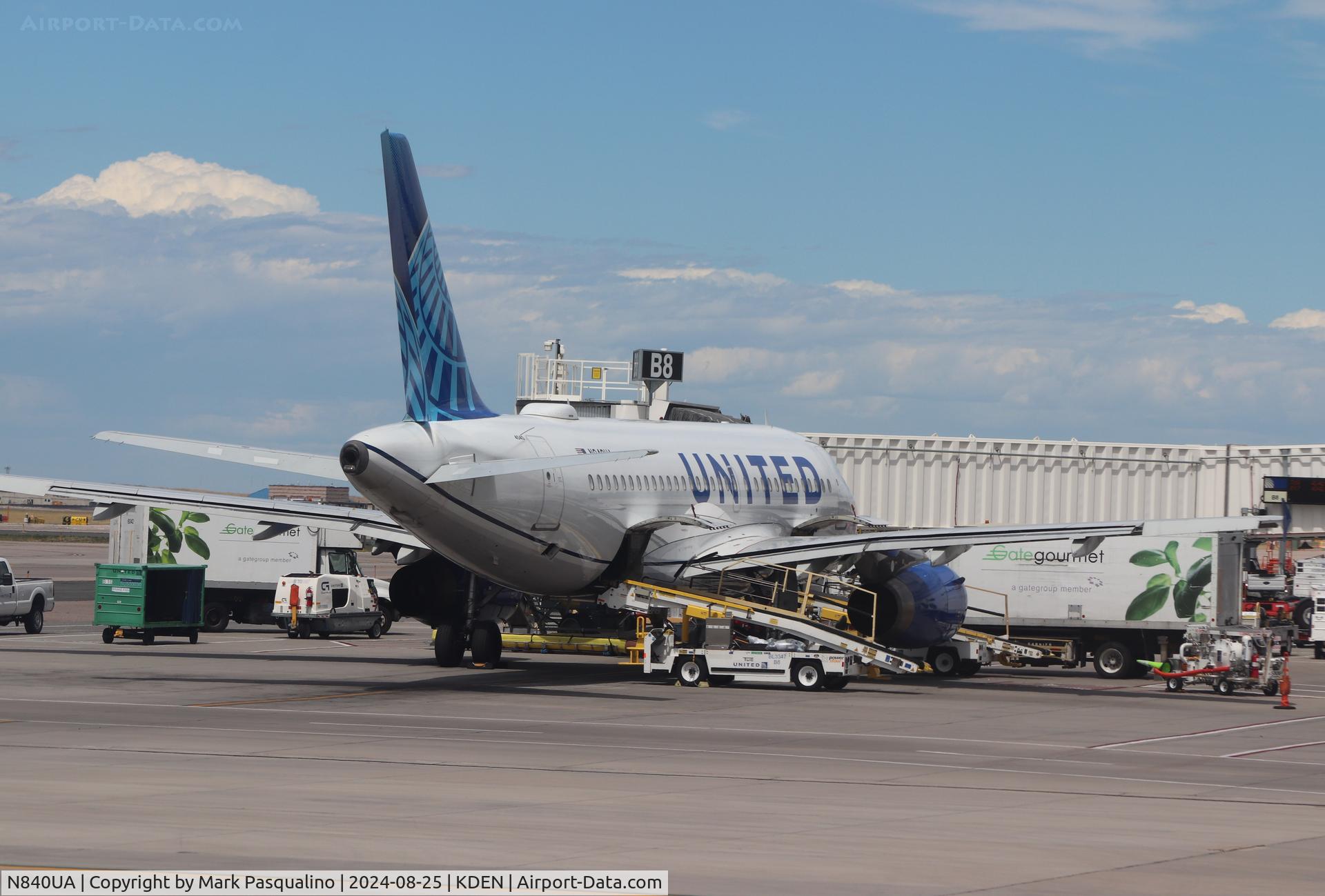 N840UA, 2001 Airbus A319-131 C/N 1522, Airbus A319-131