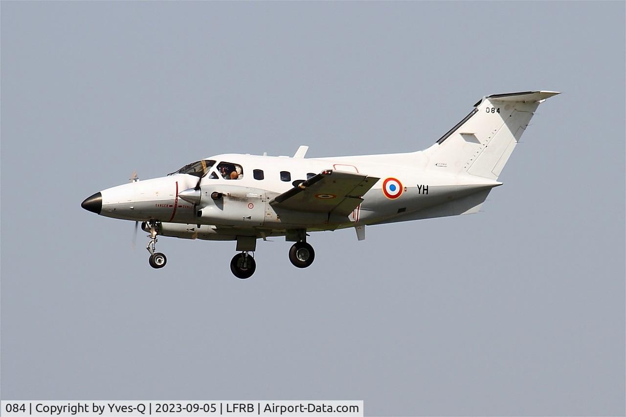 084, 1983 Embraer EMB-121AA Xingu C/N 121-084, Embraer EMB-121AA Xingu, Short approach rwy 25L, Brest-Bretagne Airport (LFRB-BES)