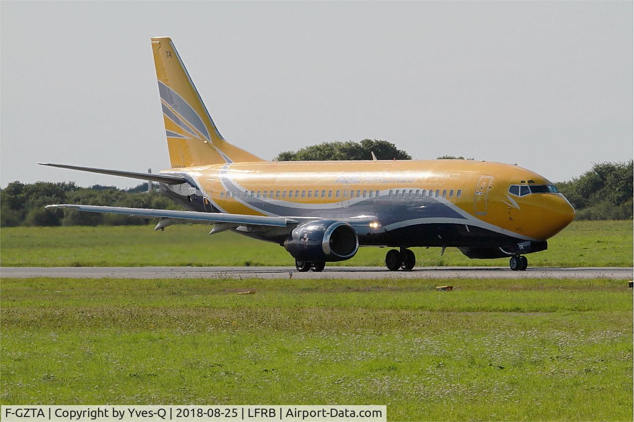 F-GZTA, 1998 Boeing 737-33V(QC) C/N 29333/3084, Boeing 737-33VQC, Taxiing rwy 25L, Brest-Bretagne airport (LFRB-BES)