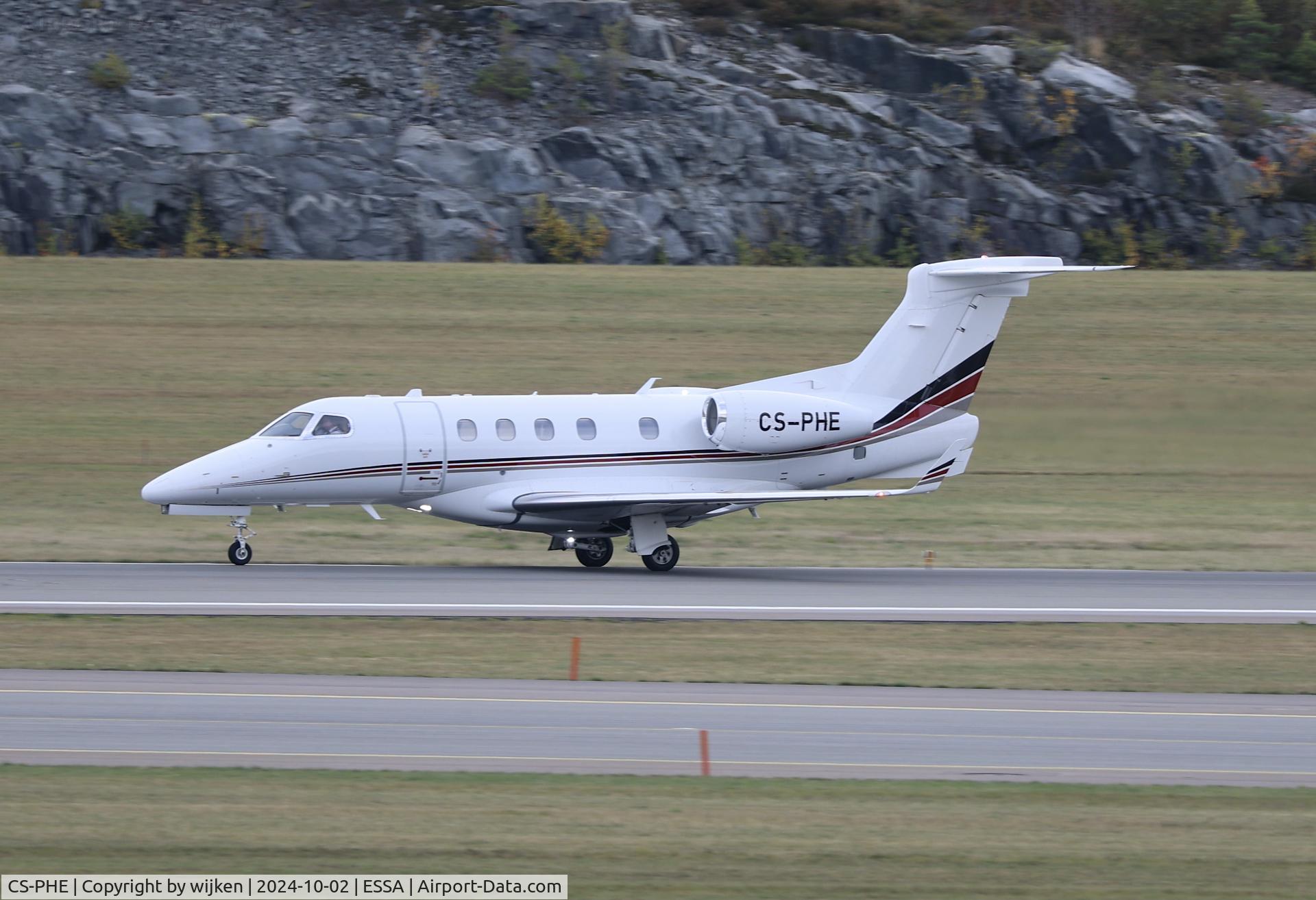 CS-PHE, 2015 Embraer EMB-500 Phenom 100 C/N 50500252, Rwy 01R