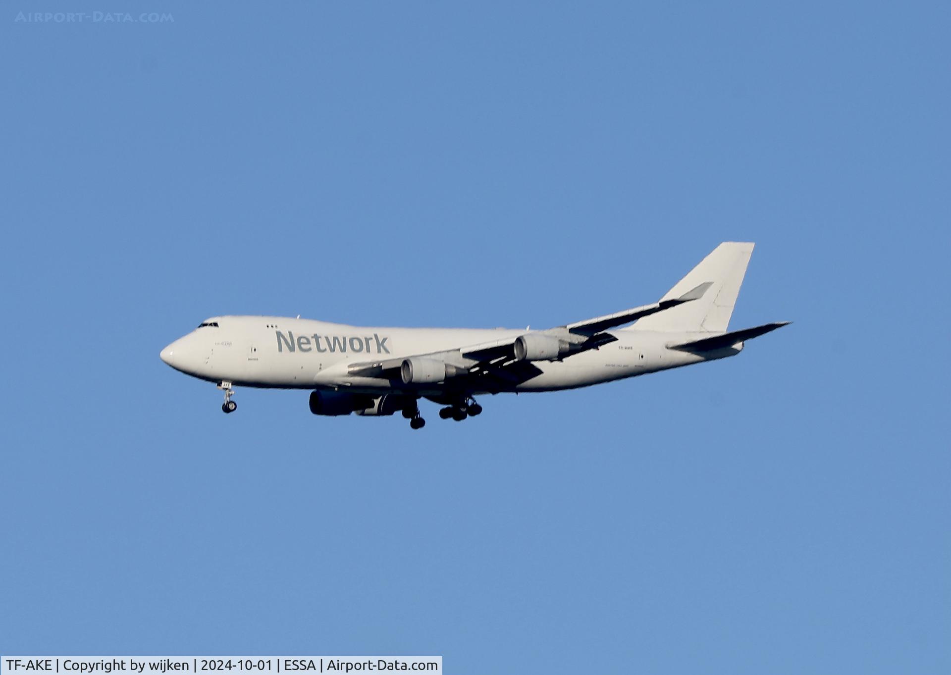 TF-AKE, 2000 Boeing 747-409F C/N 30761, Rwy 19R
