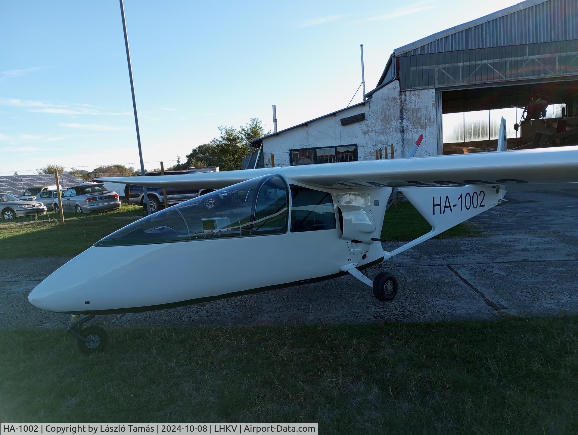 HA-1002, 1979 Brditschka HB-21 Movit C/N 21018, Shortly before take off...