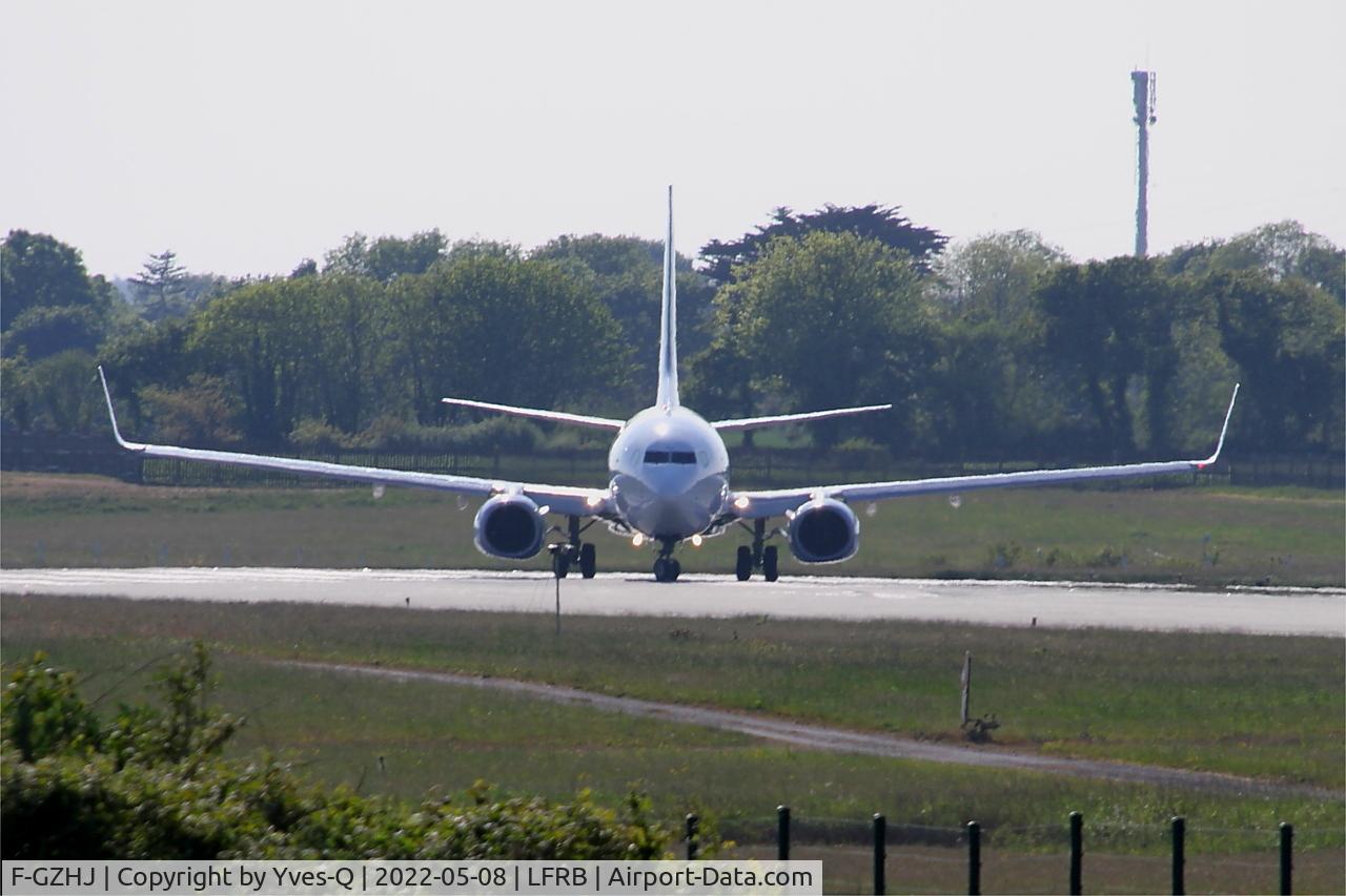 F-GZHJ, 2013 Boeing 737-86J C/N 37778, Boeing 737-86J, Ready to take off rwy 07R, Brest-Bretagne airport (LFRB-BES)