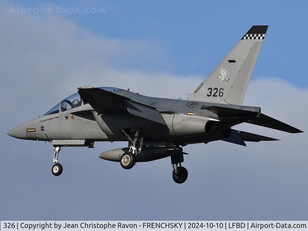 326, Alenia Aermacchi M-346 C/N 326, touch and go for Captain 