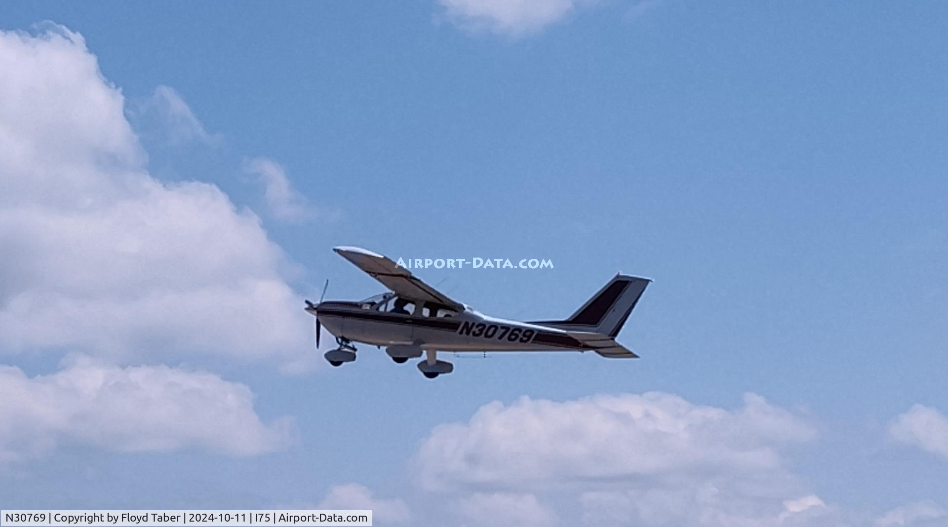 N30769, 1970 Cessna 177B Cardinal C/N 17701454, Takeoff