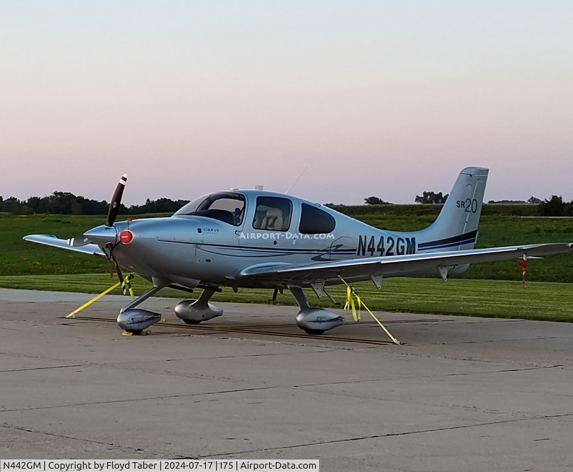 N442GM, 2021 CIRRUS DESIGN CORP SR20 C/N 2257, ON THE RAMP OSCEOLA