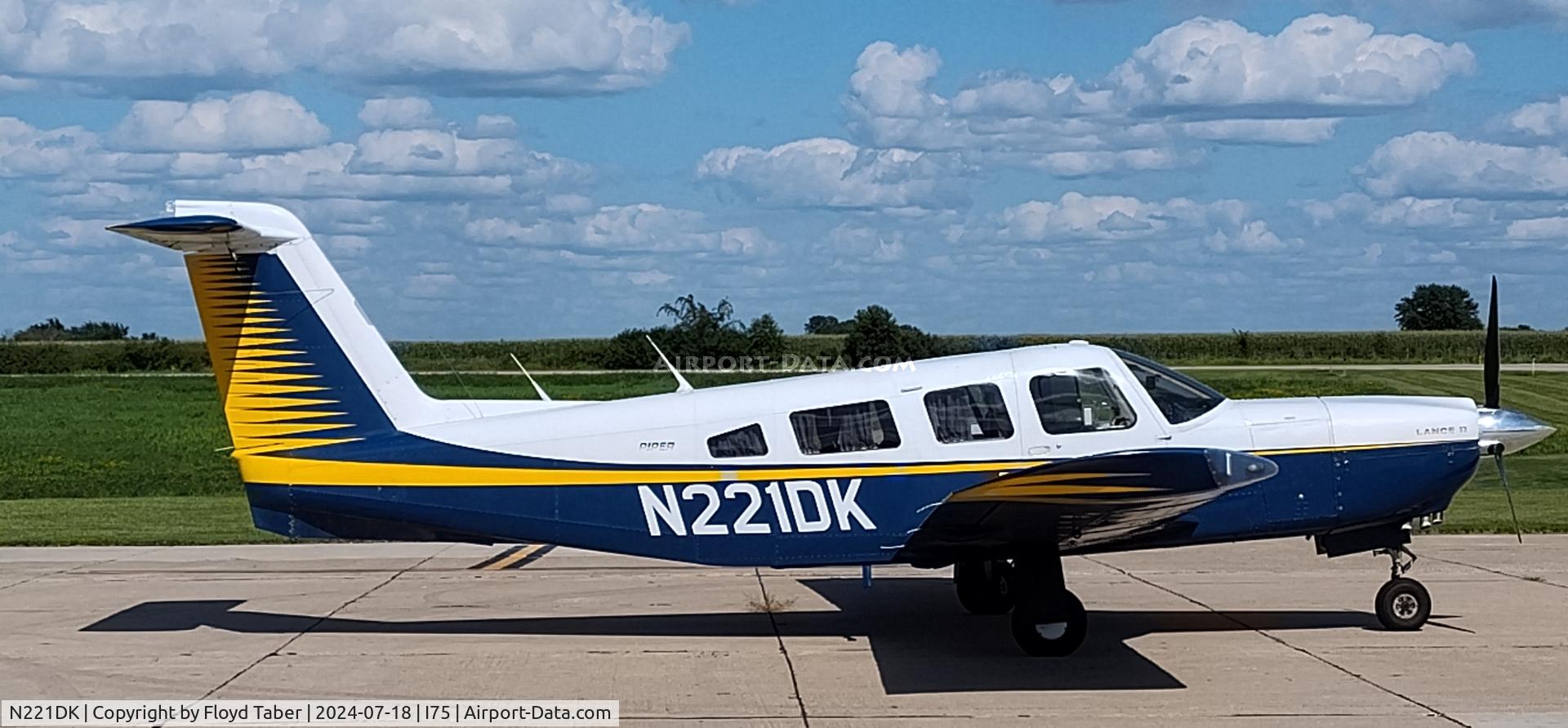 N221DK, 1978 Piper PA-32RT-300 Lance II C/N 32R-7885183, SITTING ON THE RAMP