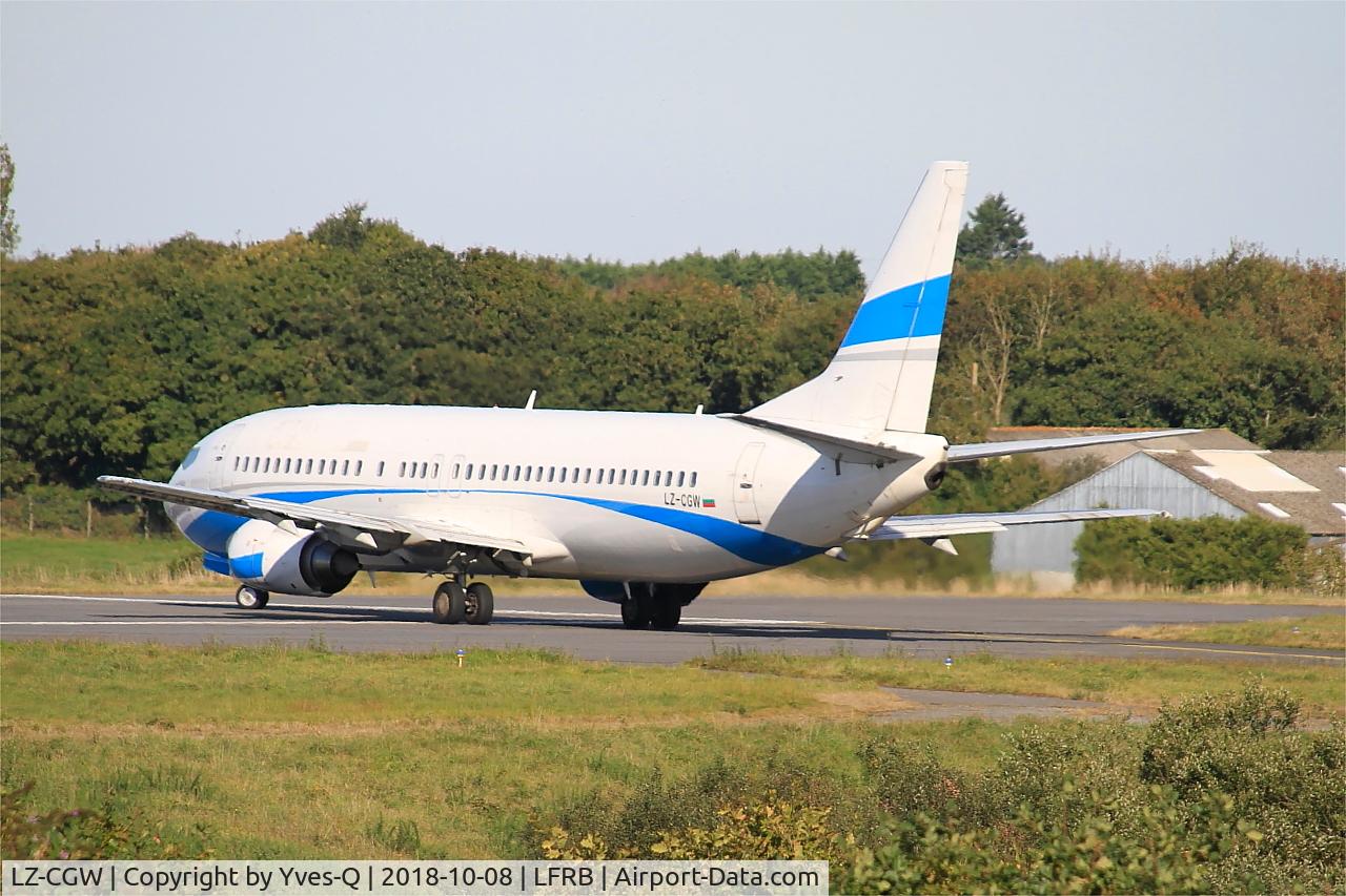 LZ-CGW, 1996 Boeing 737-46J C/N 28038, Boeing 737-46J, Lining up rwy 25L, Brest-Bretagne airport (LFRB-BES)