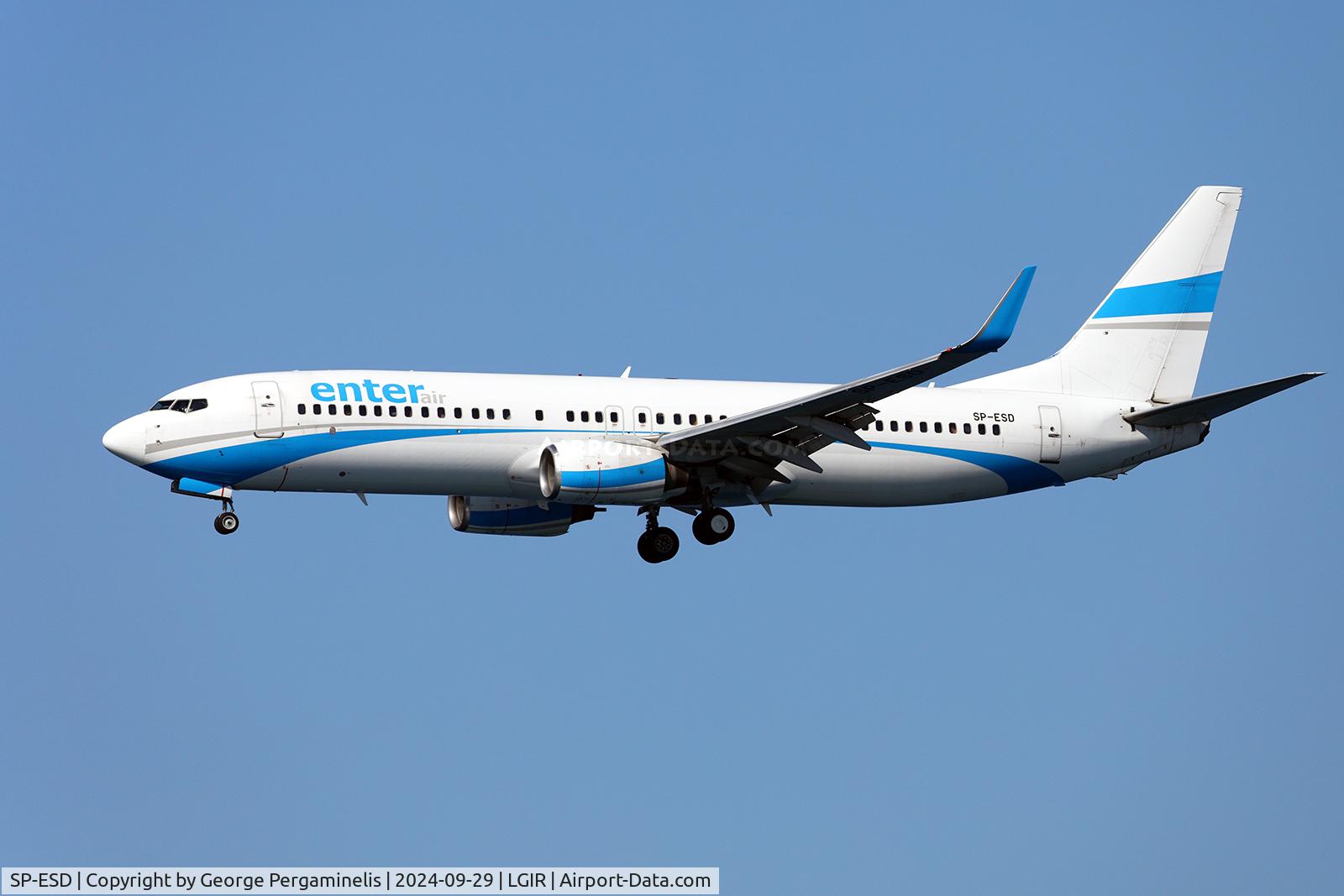SP-ESD, 2002 Boeing 737-8AS C/N 29934, Short final to runway 27.