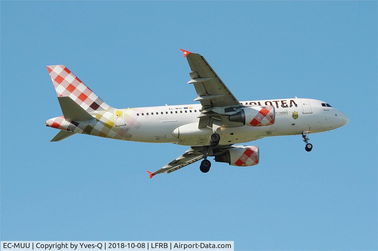 EC-MUU, 2004 Airbus A319-111 C/N 2253, Airbus A319-111, Climbing from rwy 07R, Brest-Bretagne airport (LFRB-BES)