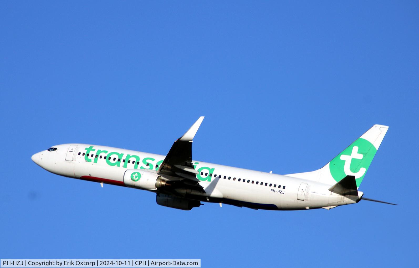 PH-HZJ, 2000 Boeing 737-8K2 C/N 30389, PH-HZJ taking off rw 22R