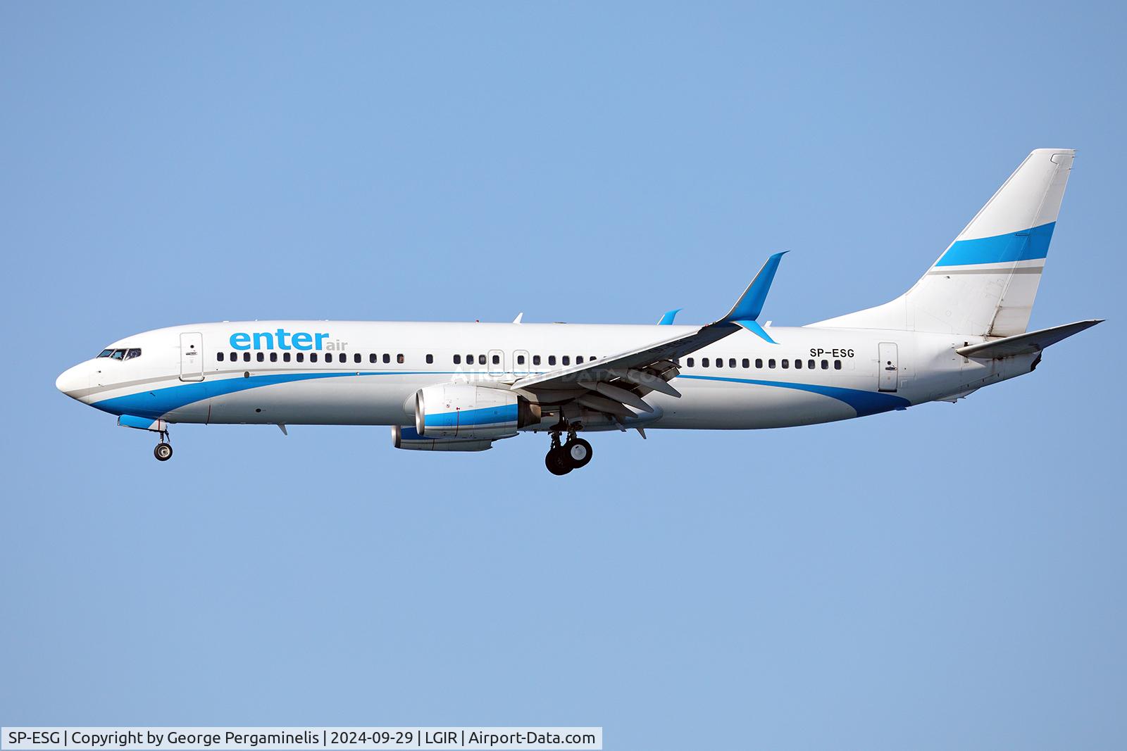 SP-ESG, 2003 Boeing 737-8Q8 C/N 30690, Short final for runway 27.