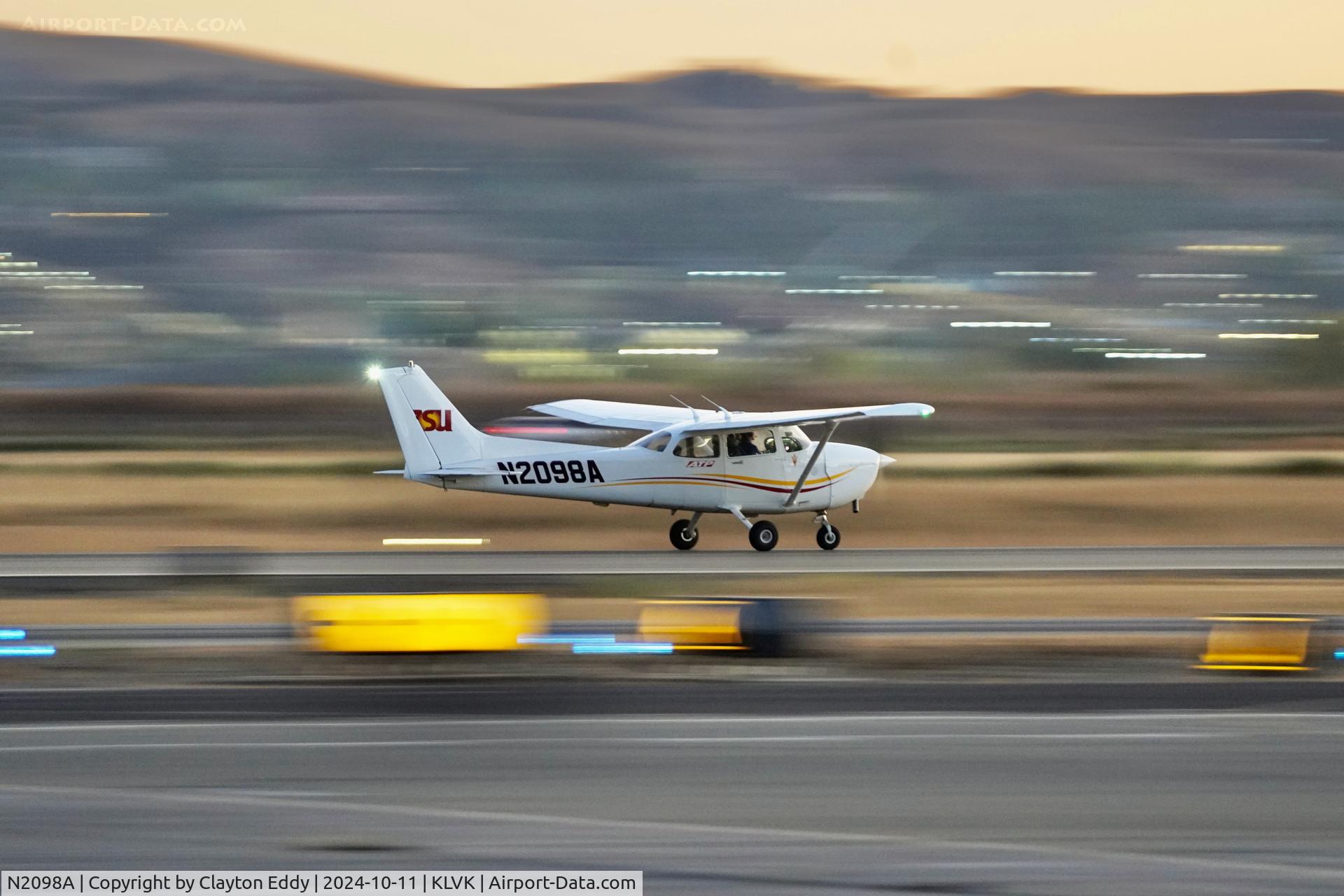 N2098A, 1999 Cessna 172R C/N 17280762, Livermore Airport in California 2024.
