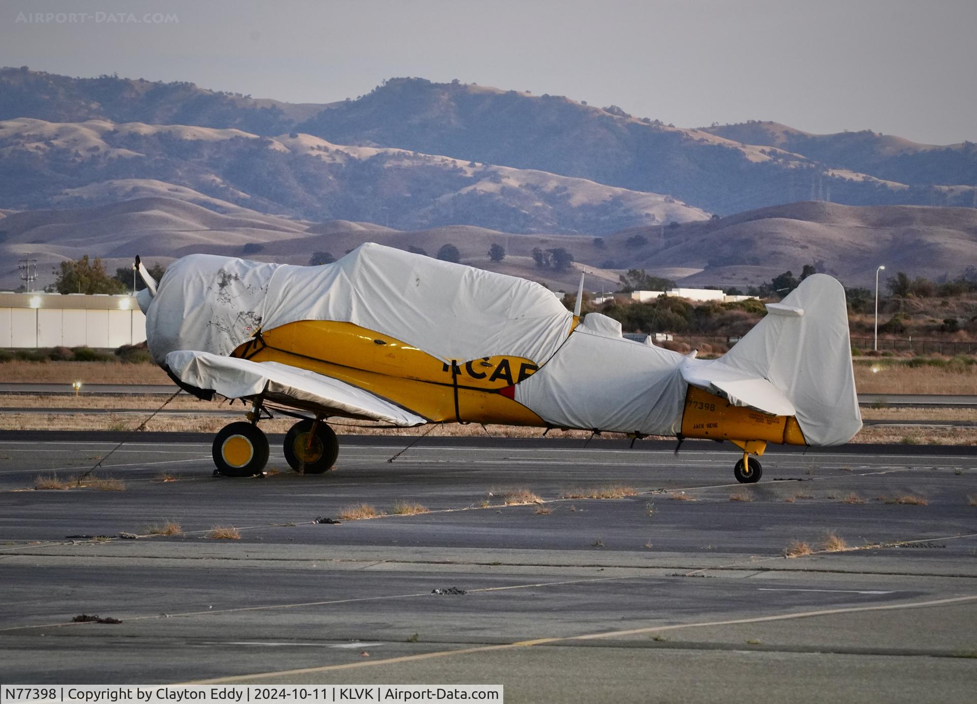 N77398, 1952 Canadian Car & Foundry Harvard MK IV C/N CCF4-189, Livermore Airport in California 2024.