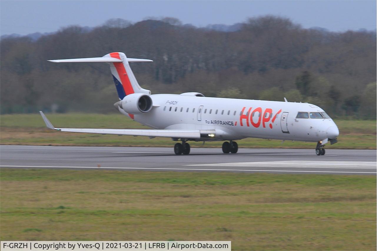 F-GRZH, 2003 Bombardier CRJ-702 (CL-600-2C10) Regional Jet C/N 10089, Bombardier CRJ-702, Take off run rwy 07R, Brest-Bretagne airport (LFRB-BES)