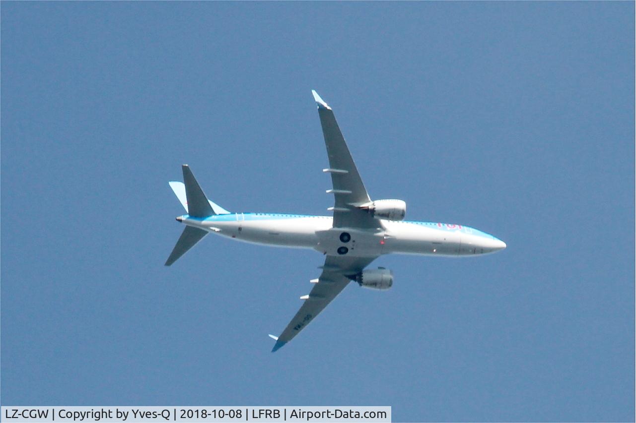 LZ-CGW, 1996 Boeing 737-46J C/N 28038, Boeing 737-46J, Flight over Brest-Bretagne airport (LFRB-BES)