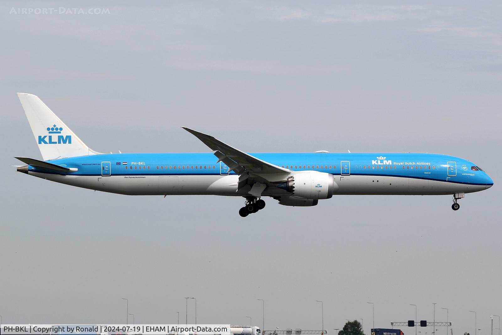 PH-BKL, Boeing 787-10 Dreamliner C/N 42501, at eham