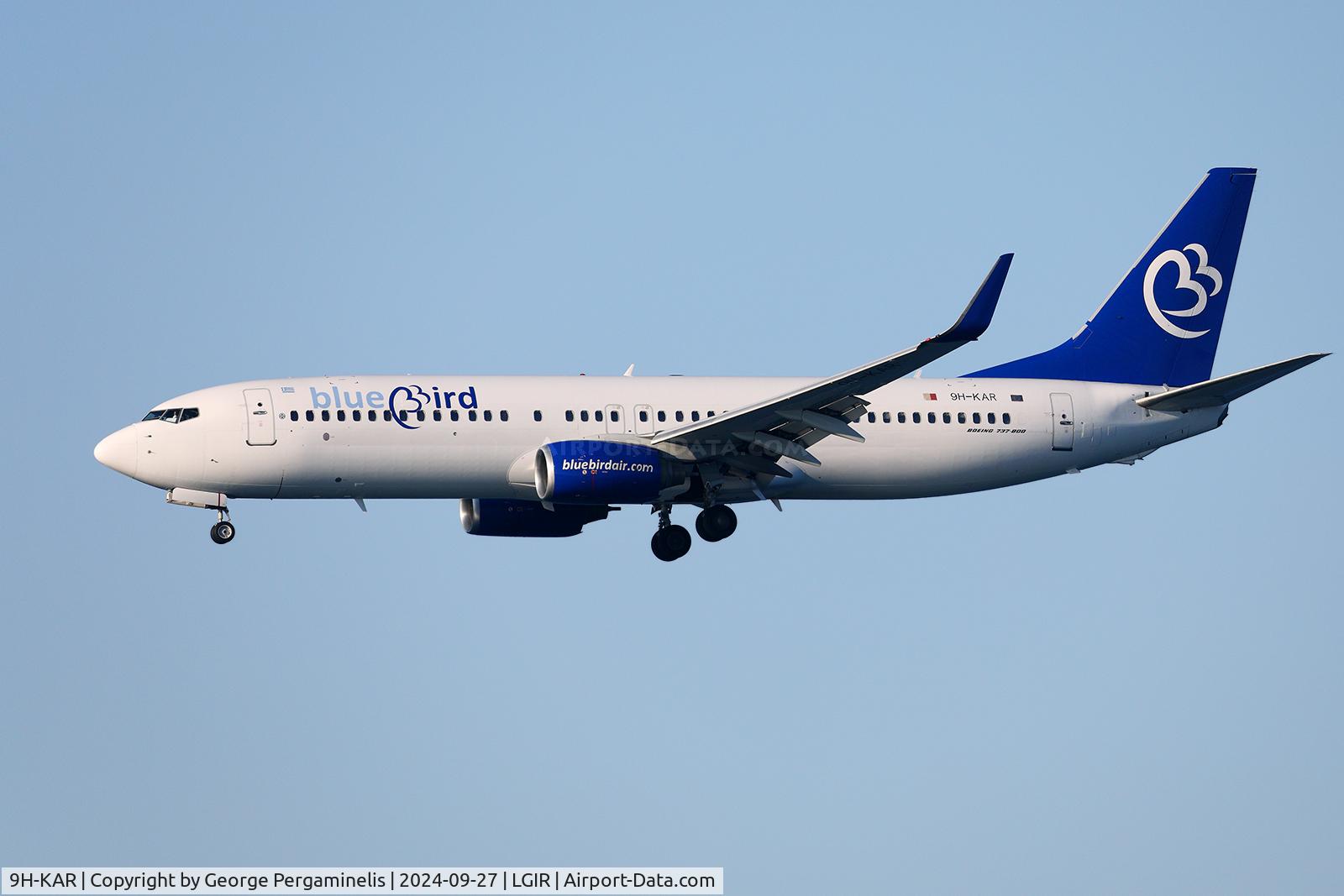 9H-KAR, Boeing 737-86J(WL) C/N 36884 / 3732, Short final for runway 27.