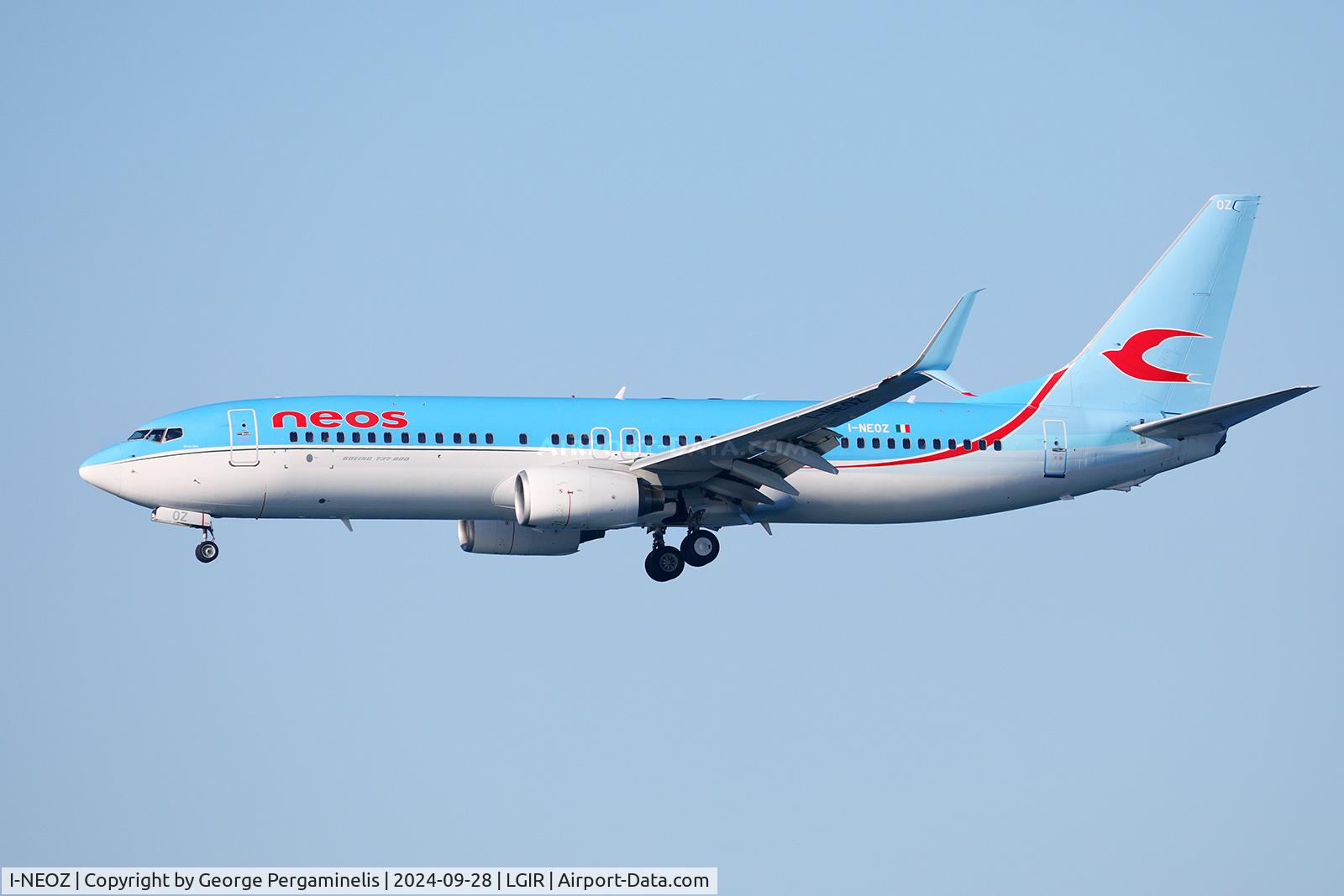 I-NEOZ, 2006 Boeing 737-86N C/N 34257, Short final for runway 27.