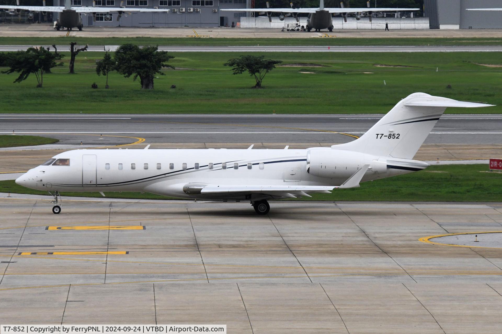 T7-852, 2006 Bombardier BD700 Global Express XRS C/N 9203, MJets Thailand Global departing