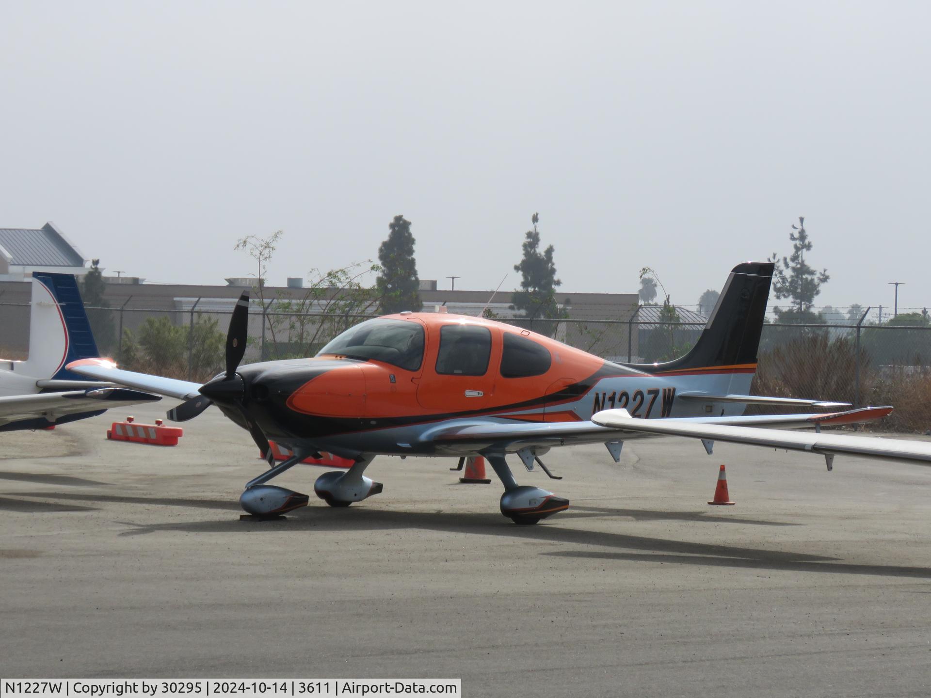 N1227W, 2017 Cirrus SR22T C/N 1522, Parked