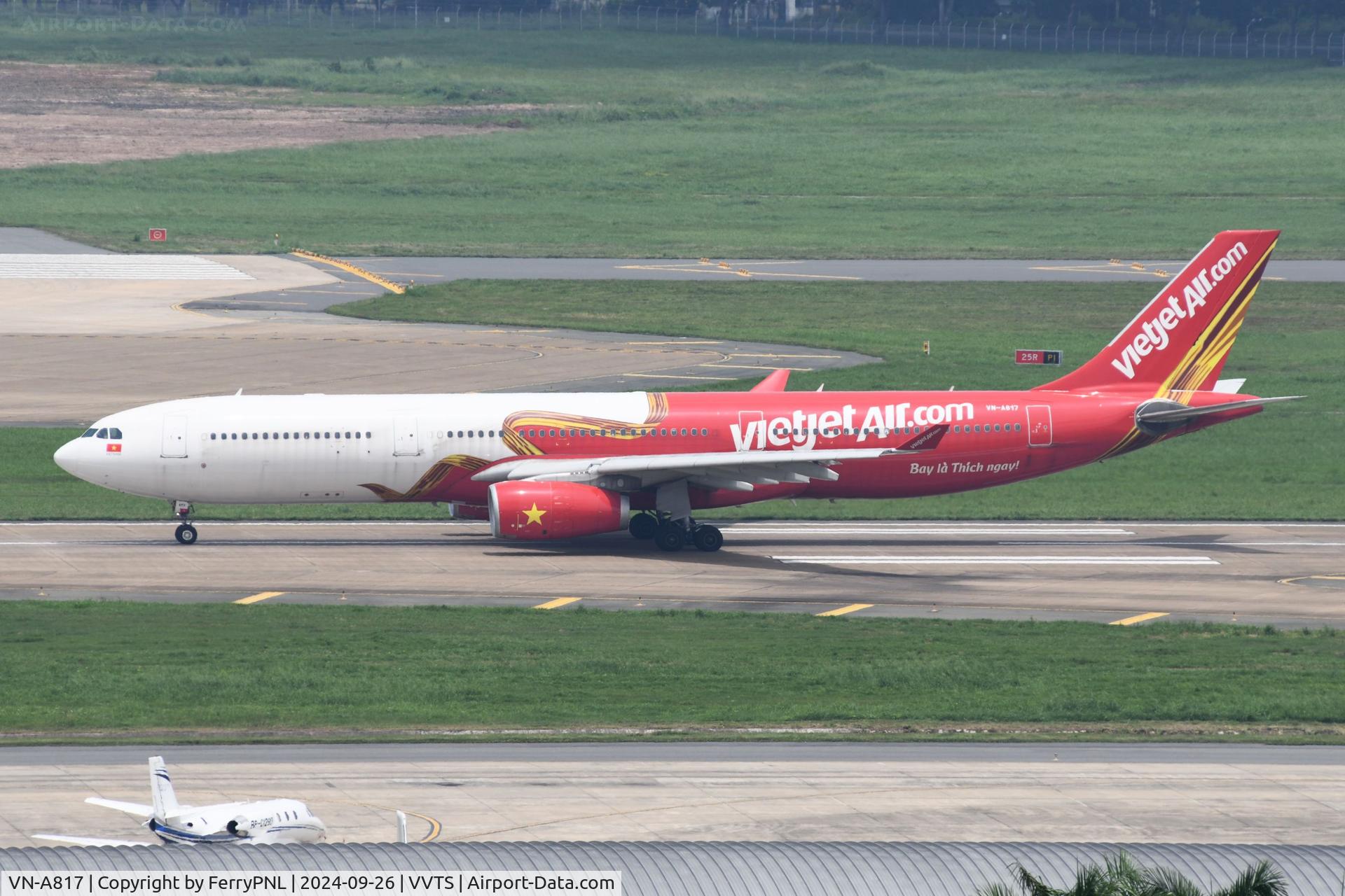 VN-A817, 2015 Airbus A330-343 C/N 1646, VietJetAir A333 taking-off