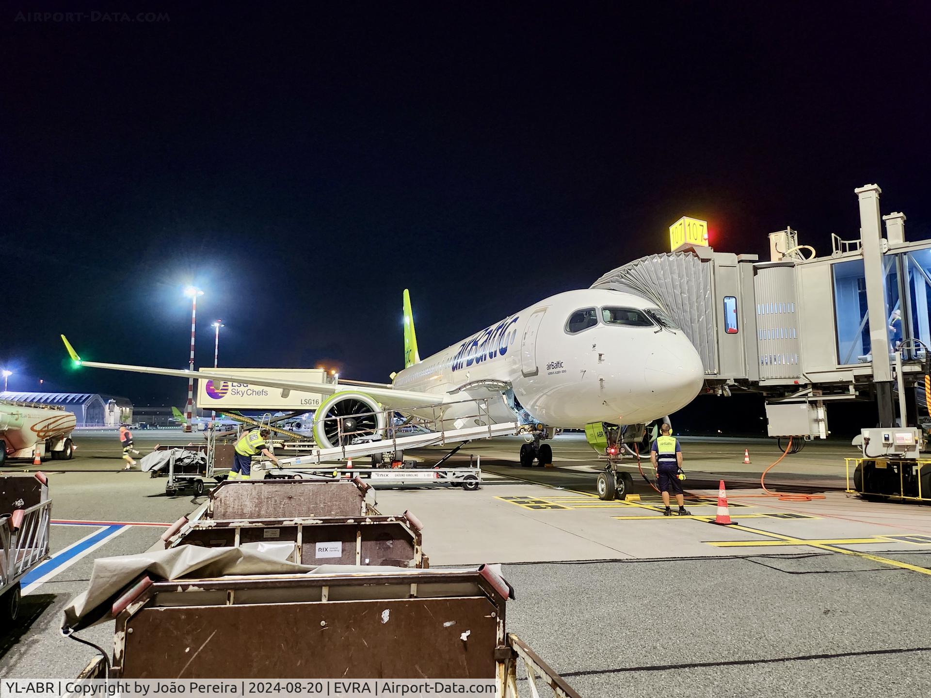 YL-ABR, Airbus 220-371 C/N 55240, airBaltic A223 at RIX