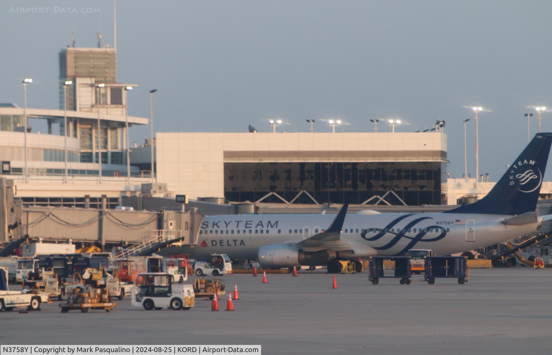 N3758Y, 2001 Boeing 737-832 C/N 30814, Boeing 737-832