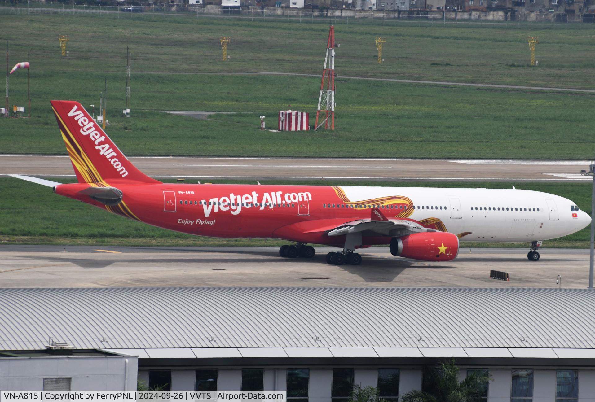VN-A815, 2015 Airbus A330-343 C/N 1670, VietjetAir A333 taxying for departure