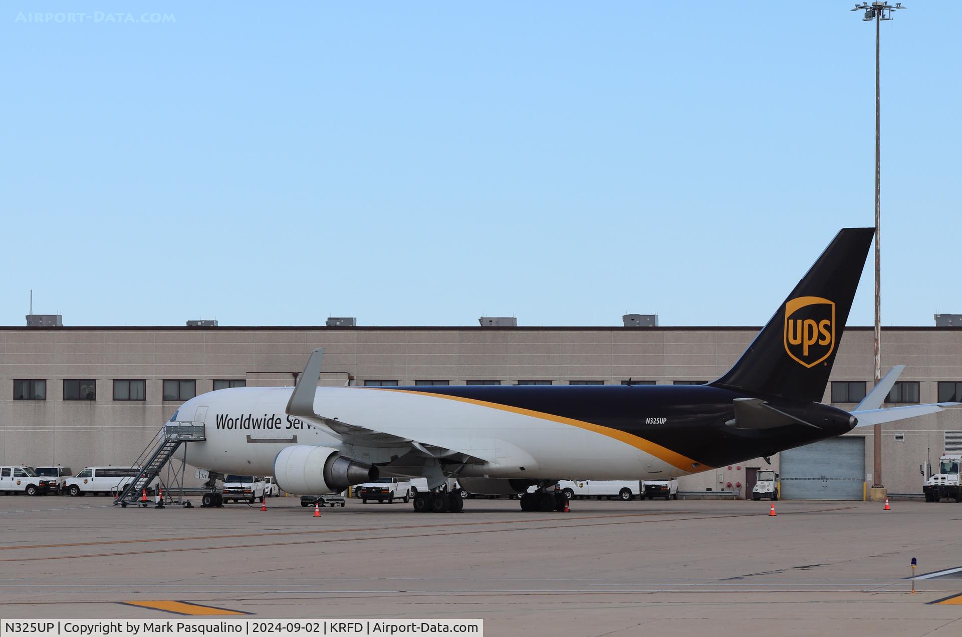 N325UP, 1998 Boeing 767-34AF C/N 27751, Boeing 767-34AF