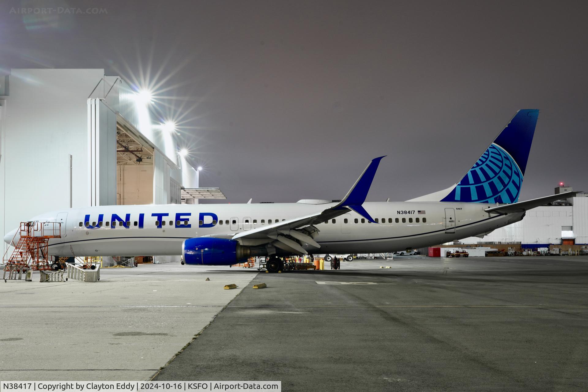 N38417, 2008 Boeing 737-924/ER C/N 31665, SFO 204.