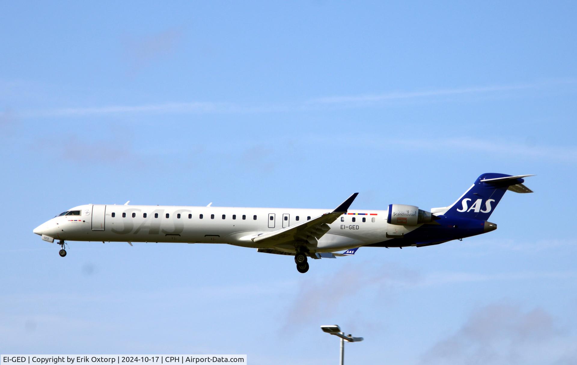 EI-GED, 2009 Bombardier CRJ-900 (CL-600-2D24) C/N 15240, EI-GEH now in full SAS c/s landing rw 22L It arrived in CPH yesterday from the painter in NWI.