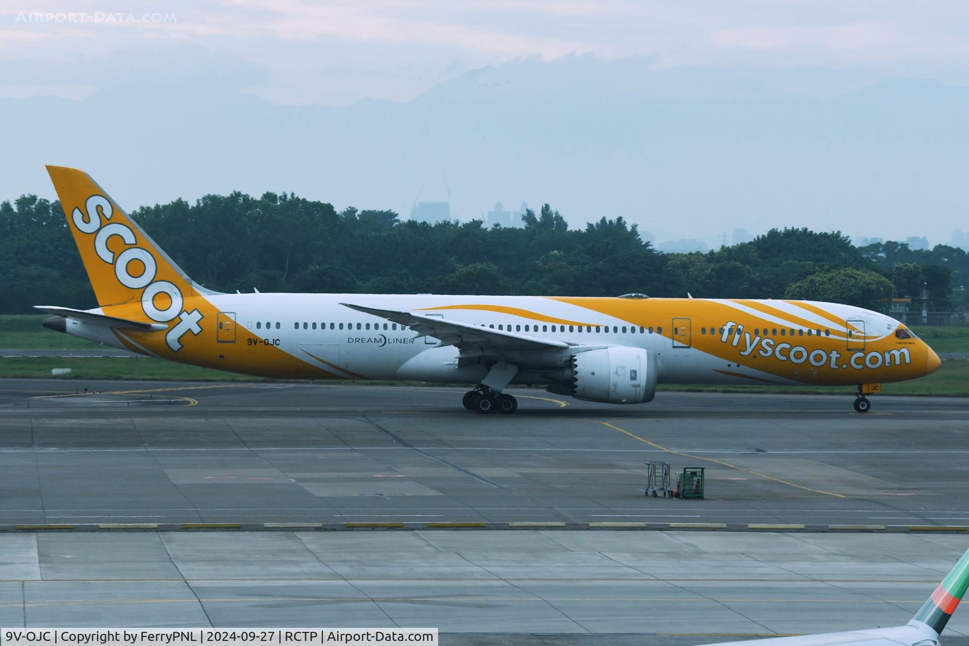 9V-OJC, 2015 Boeing 787-9 Dreamliner Dreamliner C/N 37114, Scoot B789 taxying past