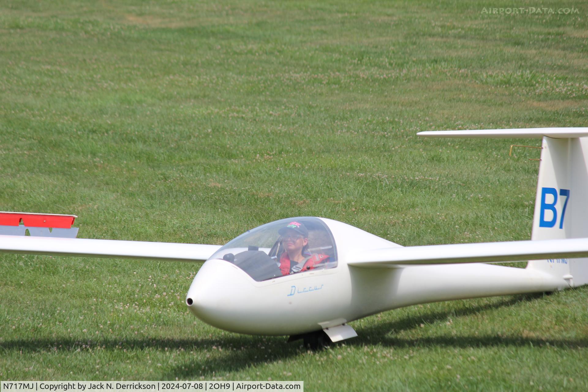 N717MJ, Schempp-Hirth DISCUS B C/N 211, 2024 Caesar Creek Youth Soaring Association Youth Education Camp