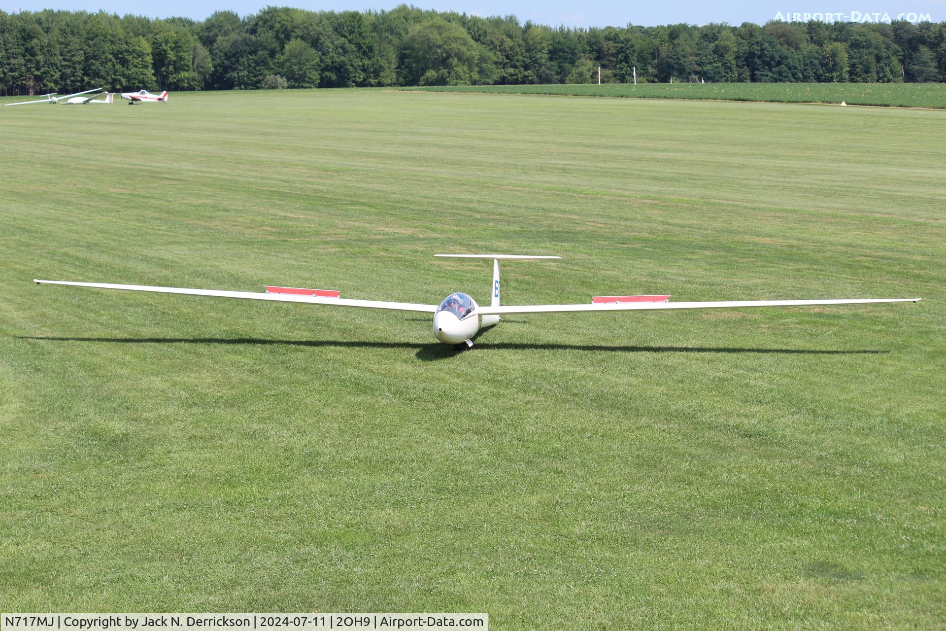 N717MJ, Schempp-Hirth DISCUS B C/N 211, 2024 Caesar Creek Youth Soaring Association Youth Education Camp