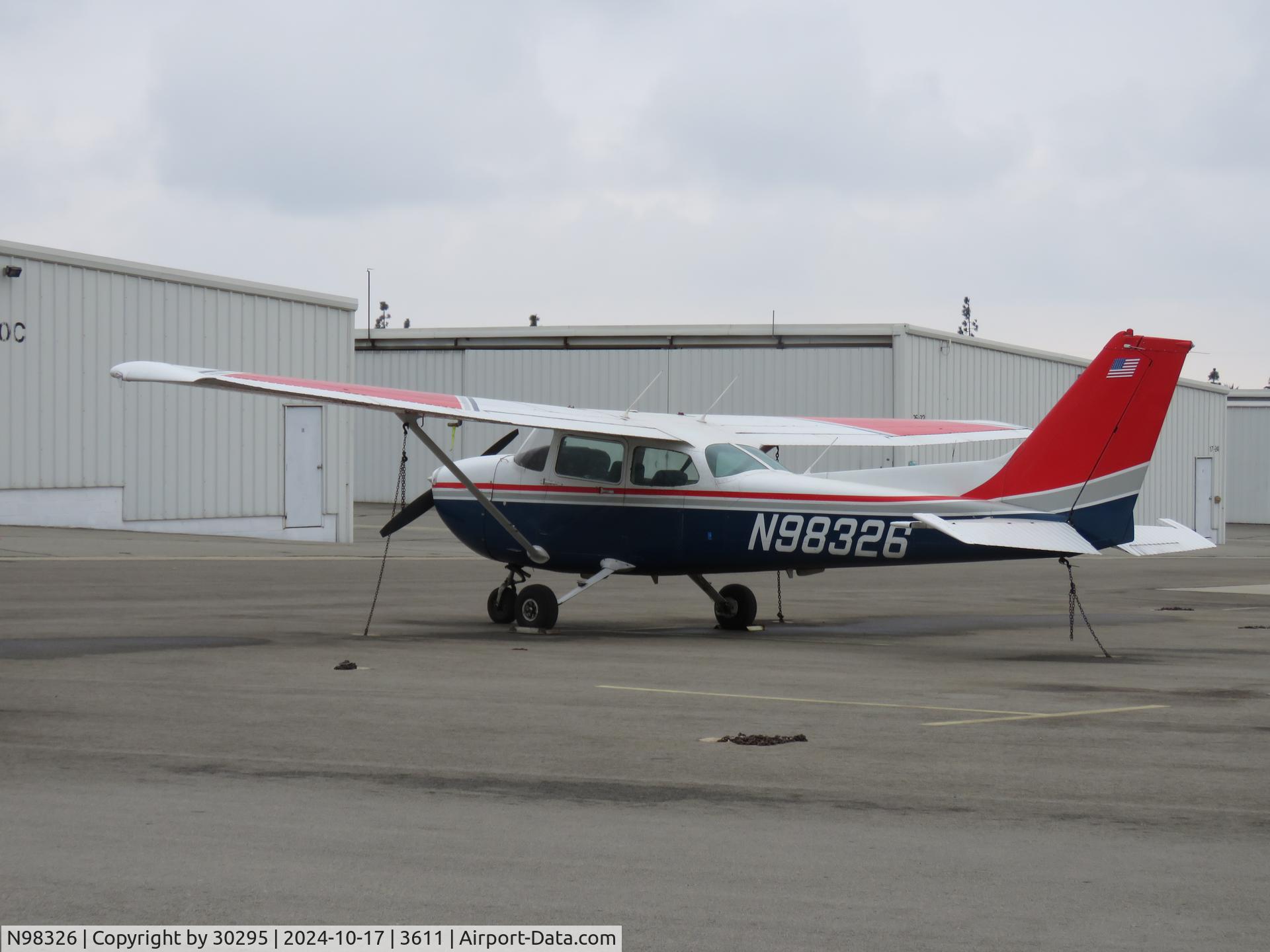 N98326, 1984 Cessna 172P C/N 17276278, Parked