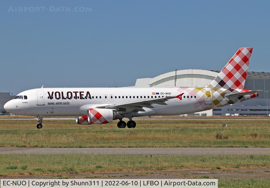EC-NUO, 2012 Airbus A320-214 C/N 5232, Taxiing holding point rwy 32R for departure...