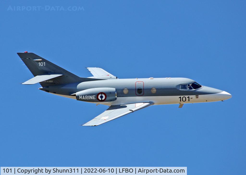 101, 1977 Dassault Falcon 10MER C/N 101, Passing above rwy 32R