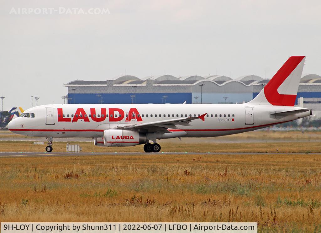 9H-LOY, 2003 Airbus A320-232 C/N 2161, Lining up rwy 32L for departure