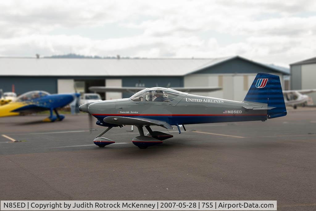 N85ED, 1999 Vans RV-6A C/N 22707, At Memorial Day Celebration 2007 Independence, Oregon
As a former United Air Lines employee, my attention was drawn to this aircraft.