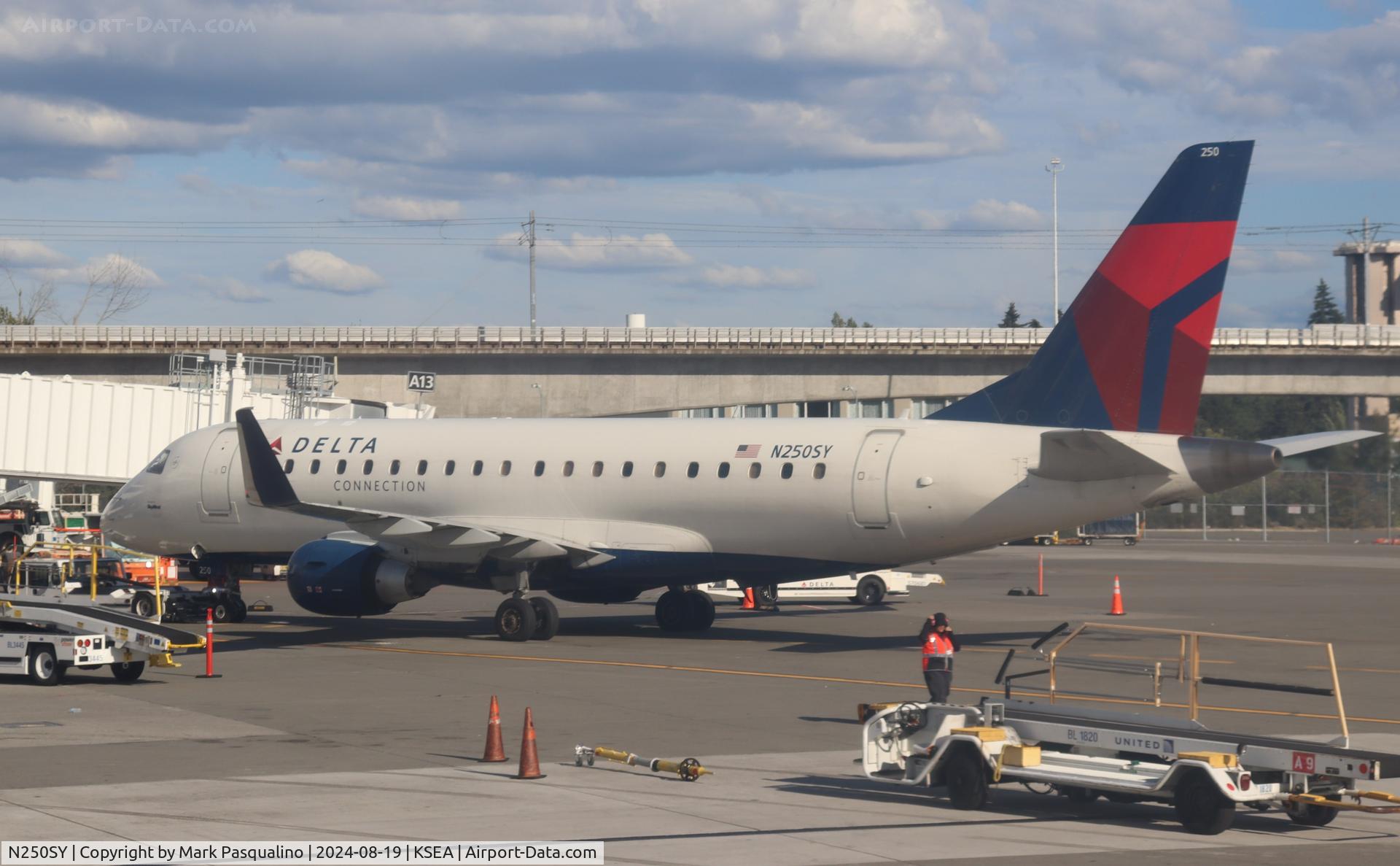 N250SY, 2016 Embraer 175LR (ERJ-170-200LR) C/N 17000610, ERJ-170-200LR