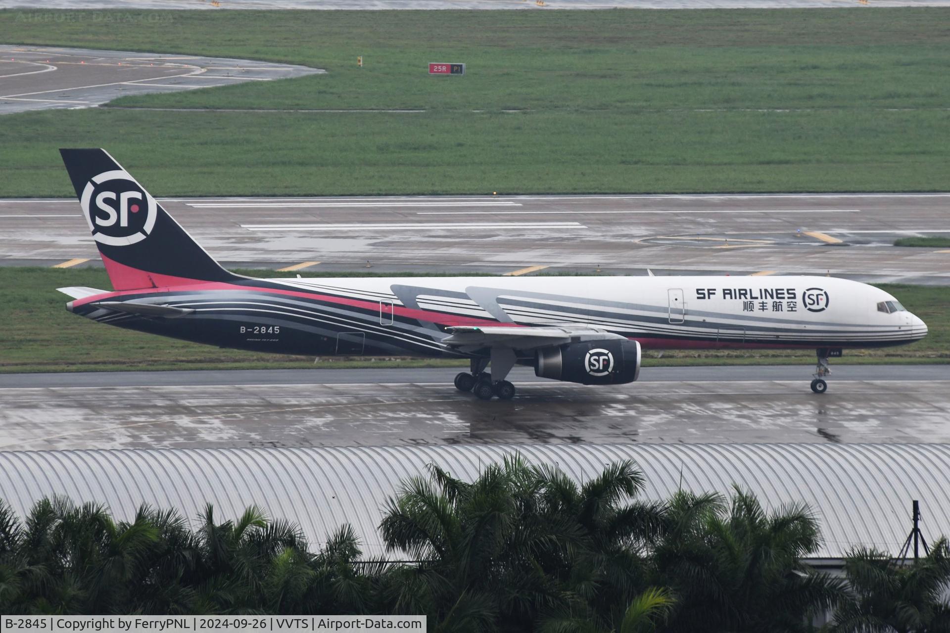 B-2845, Boeing 757-2Z0 C/N 27512, Rainy departure for SF B752F
