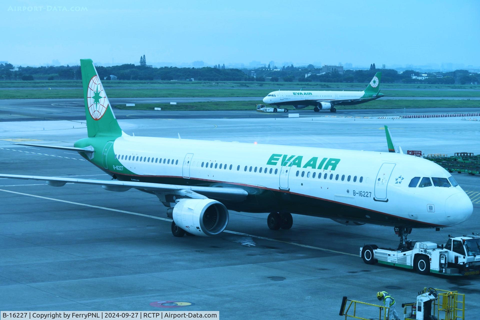 B-16227, 2016 Airbus A321-211(WL) C/N 7344, EVA Air A321 reaudy for push-back