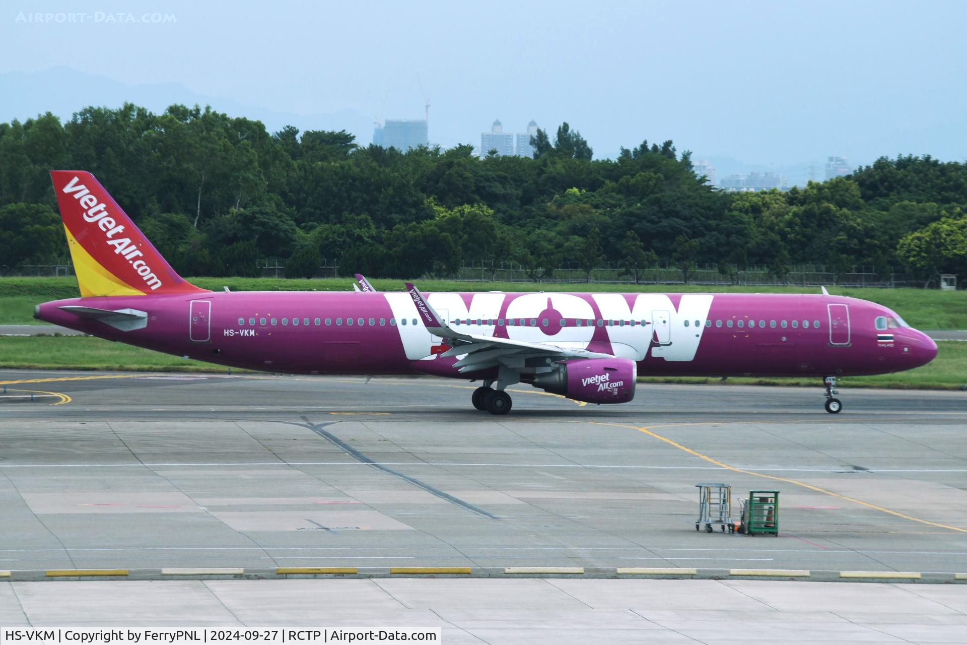 HS-VKM, 2017 Airbus A321-211 C/N 7715, 5 years after delivery this A321 of Vietjet still partially wears the colors of former WOW Air