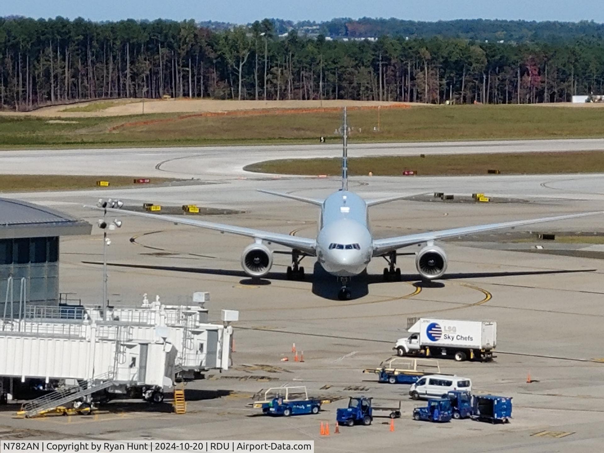 N782AN, 2000 Boeing 777-223 C/N 30003, Arriving as American 173 heavy.